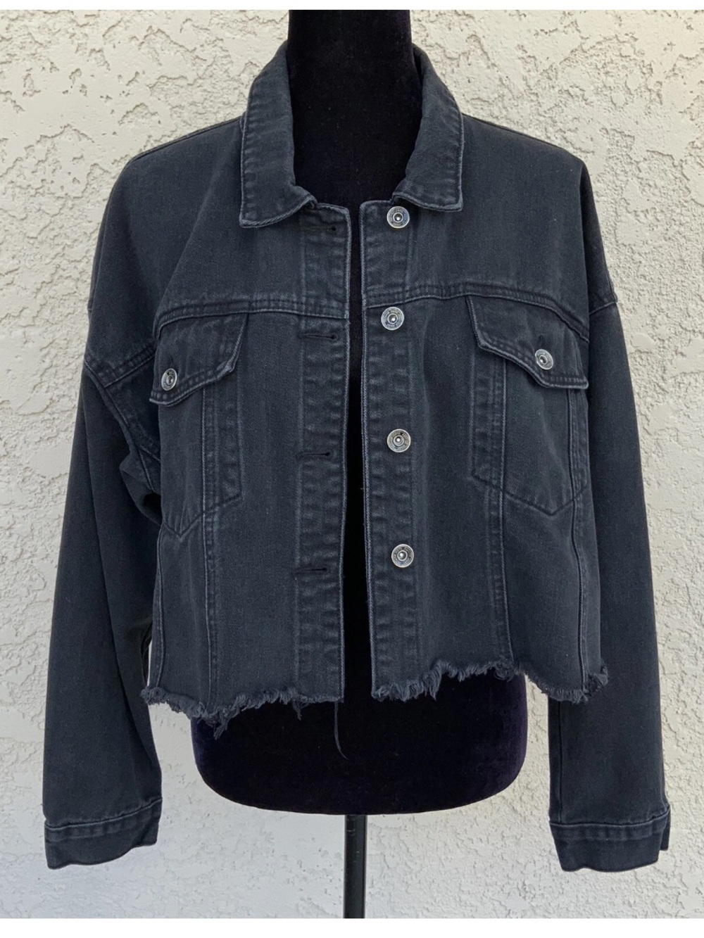 Tsher Oversized Cropped Denim Jacket Women’s M Black Raw Hem Distressed